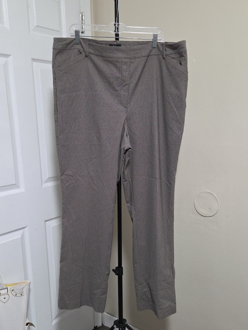 Reitmans Taupe Micro-Check Straight-Leg Trousers